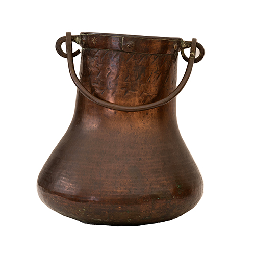 Sub.:16-Oc - Lote: 290 -  Herrada del pais vasco realizada en cobre con asa de hierro S. XVIII-XIX