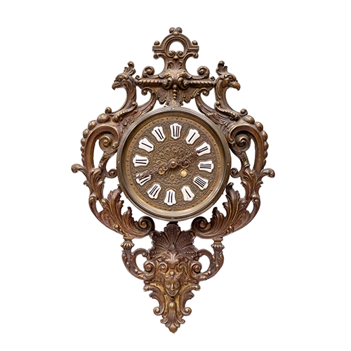 Sub.:16-Oc - Lote: 303 -  Reloj cartel en calamina con cabezas de �guila, m�quina de pilas.