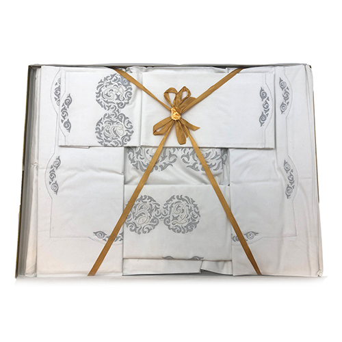 Sub.:16-Oc - Lote: 333 -  Pareja de s�banas en algod�n con bordados en gris. Cama de 105 cm