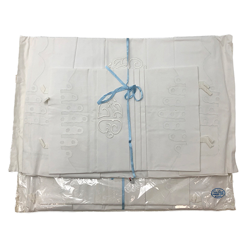 Sub.:16-Oc - Lote: 311 -  Pareja de s�banas con sus almohadones bordadas con iniciales y aplicaciones, cama de 105 cm