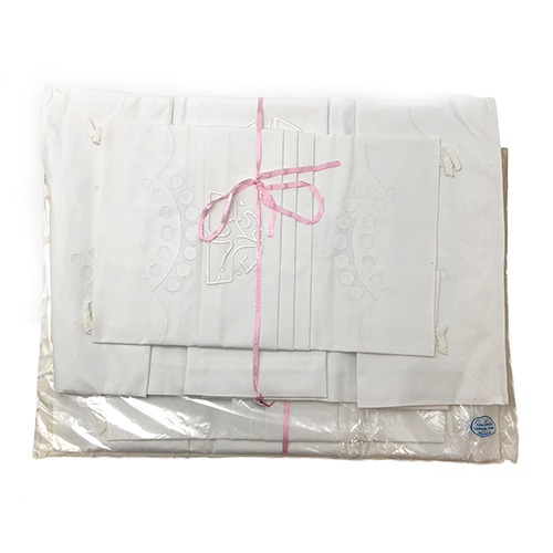 Sub.:16-Oc - Lote: 313 -  Pareja de s�banas con sus almohadones bordadas con iniciales y aplicaciones, cama de 105 cm