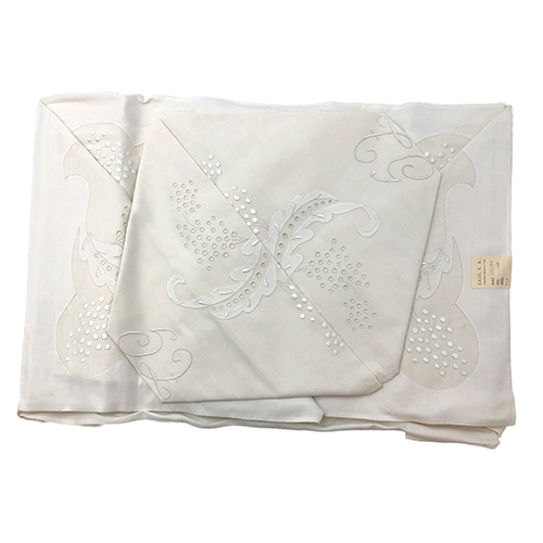 Sub.:16-Oc - Lote: 440 -  Pareja de sbanas con sus almohadones con iniciales y bordados, cama de 105 cm