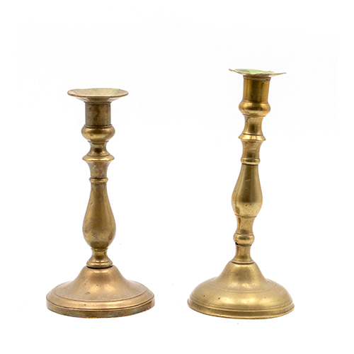 Sub.:16-Oc - Lote: 243 -  Pareja de candeleros en bronce S. XIX