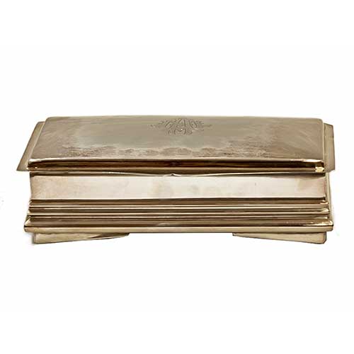 Sub.:17-Oc - Lote: 129 -  Caja pitillera en metal plateado con iniciales 