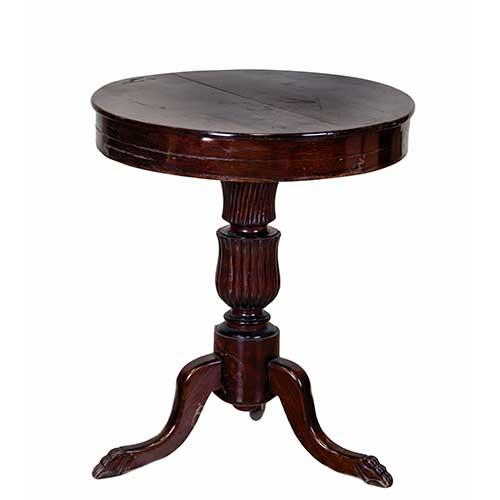 Sub.:17-Oc - Lote: 150 -  Mesita velador en madera patinada