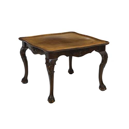 Sub.:17-Oc - Lote: 163 -  Mesita auxiliar inglesa de estilo Chippendale con patas galb�s y pies de garra