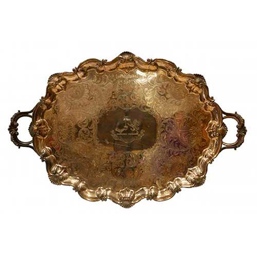 Sub.:17-Oc - Lote: 114 -  Bandeja polilobulada de metal plateado con filigrana y grabado.