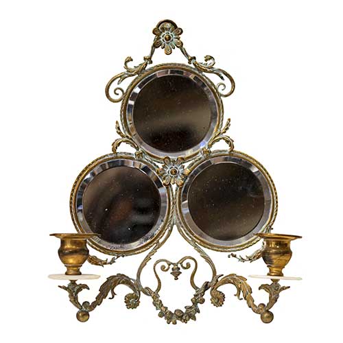 Sub.:17-Oc - Lote: 152 -  Aplique de pared en bronce compuesto por tres espejos y aplique de dos luces.Epoca Alfonsina