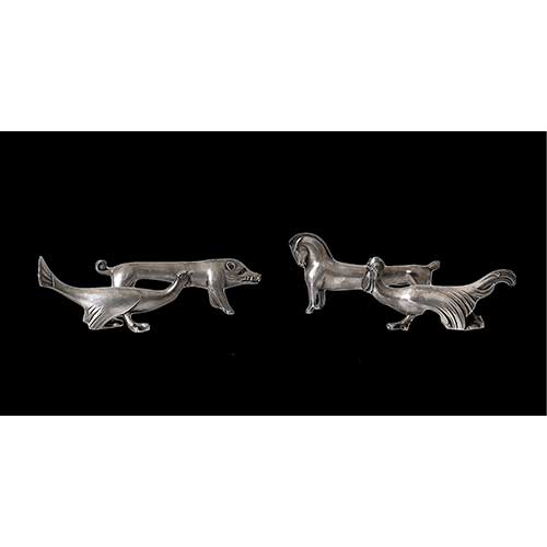 Sub.:17-Oc - Lote: 331 -  Lote de cuatro figuras con forma de animal realizadas en metal plateado Art-Deco