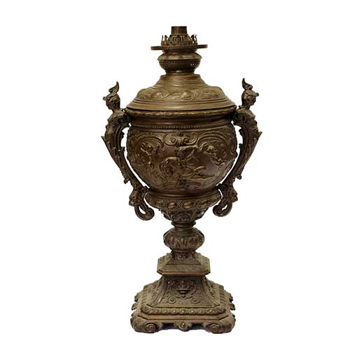 Sub.:17-Oc - Lote: 136 -  Quinqu� en calamina.