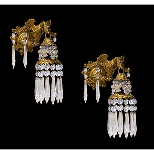 Sub.:17-Oc - Lote: 338 -  Pareja de apliques de pared en bronce dorado con forma de aves coronadas.