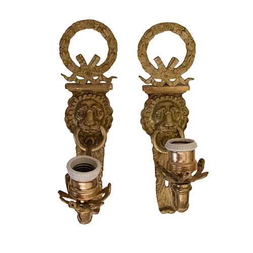 Sub.:17-Oc - Lote: 222 -  Pareja de apliques en bronce dorado con cabezas de le�n.