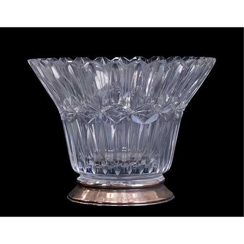 Sub.:17-Oc - Lote: 346 -  Centro de cristal tallado con pie de plata