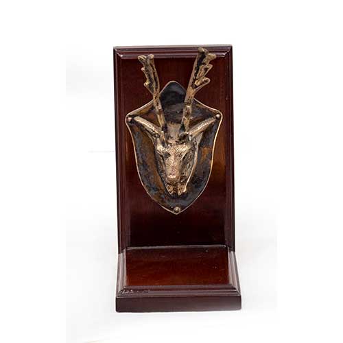 Sub.:17-Oc - Lote: 282 -  Sujetalibros con cabeza de ciervo en alpaca