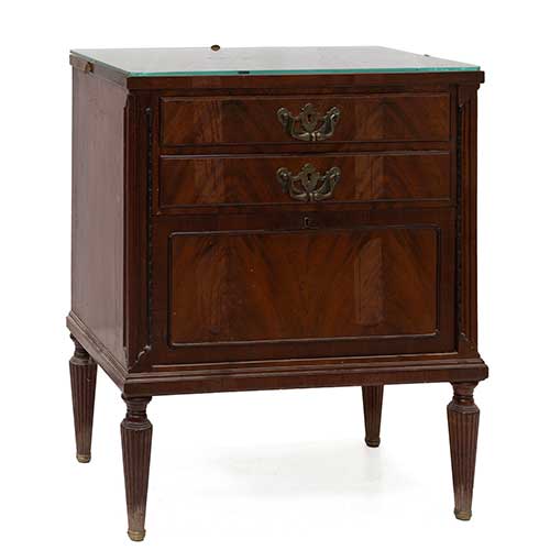 Sub.:17-Oc - Lote: 262 -  Mesilla estilo Lu�s XVI en madera de caobilla patinada con dos cajones y tapa abatible