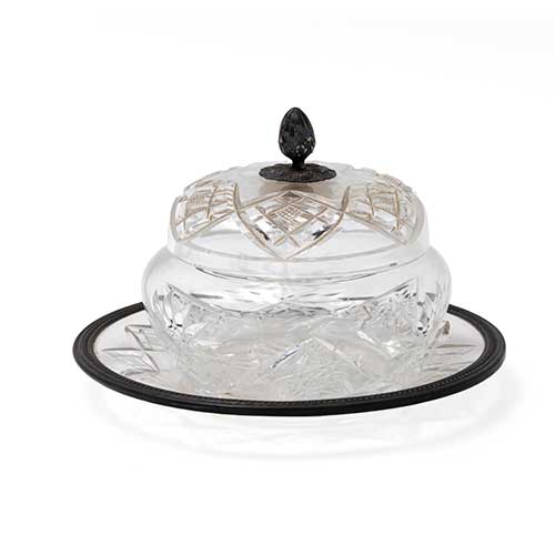 Sub.:17-Oc - Lote: 184 -  Compotera en cristal tallado con plato y tapa
