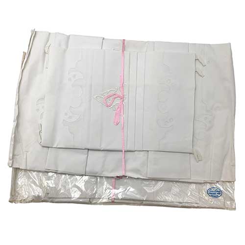 Sub.:17-Oc - Lote: 320 -  Pareja de s�banas con sus almohadones bordadas con iniciales y aplicaciones, cama de 105 cm