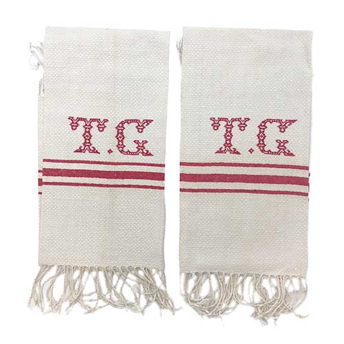 Sub.:17-Oc - Lote: 315 -  Dos toallas antiguas blanco y rojo con iniciales