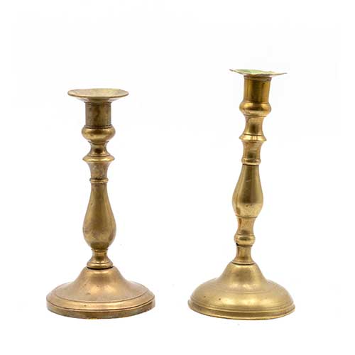 Sub.:17-Oc - Lote: 281 -  Dos candeleros en bronce S. XIX