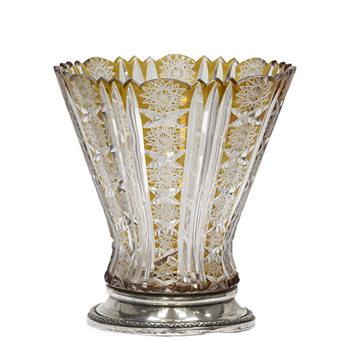 Sub.:17 - Lote: 1168 -  Gran jarrn de cristal de Baccarat tintado en mbar, con base de plata. 