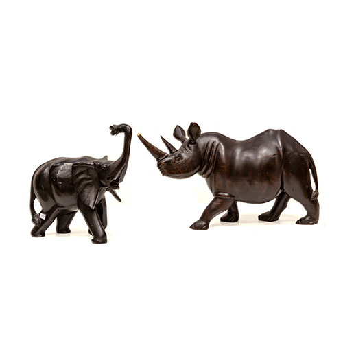 Sub.:17 - Lote: 1136 -  Elefante y rinoceronte. Figuras en madera tallada. 