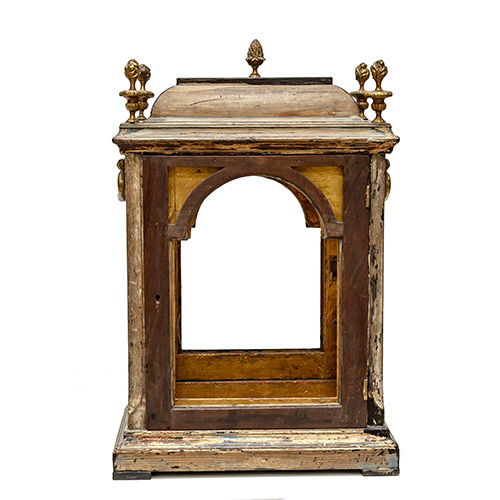 Sub.:17 - Lote: 174 -  Caja de reloj bracket en madera decap con aplicaciones de bronce. S. XVIII.