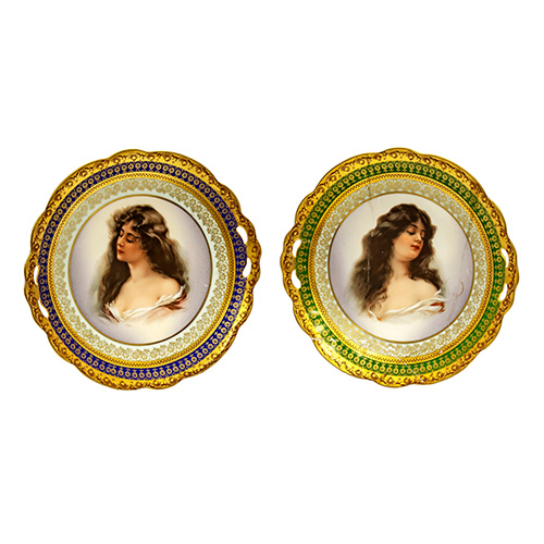 Sub.:17 - Lote: 192 -  Dos platos en porcelana Royal de Viena, uno de ellos roto y consolidado. 