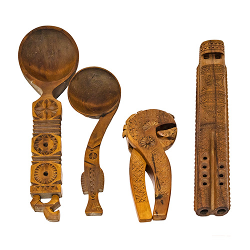 Sub.:17 - Lote: 1289 -  Lote de utensillos en madera tallada trabajo pastoril. 