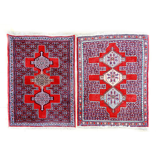 Sub.:17 - Lote: 1278 -  Pareja de alfombras de lateral cama de tipo oriental, s. XX. 