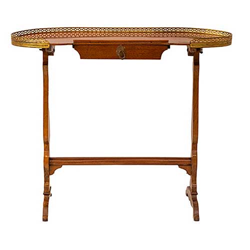 Sub.:18-Oc - Lote: 314 -  Mesa de ri��n de campa�a estilo Luis XVI con barandilla en bronce, caj�n en cintura con tinteros y tapa abatible