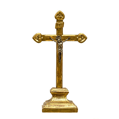 Sub.:18 - Lote: 187 -  Cristo del siglo XVI en plata, el pao de pureza con restos de dorado. Montado sobre cruz del siglo XIX en madera tallada y dorada con base moldurada.