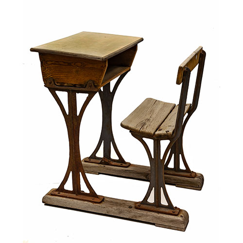 Sub.:18 - Lote: 1382 -  Pupitre individual en hierro y madera. A�os 50.