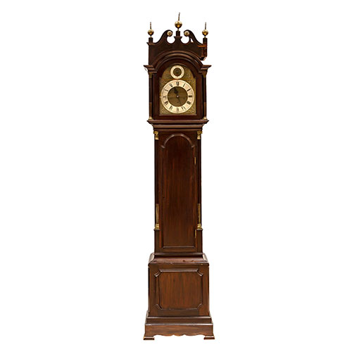 Sub.:18 - Lote: 412 -  Reloj London poca Jorge IV de caja alta en madera de caoba con sonera de carrilln. Esfera en esmalte y bronce con numeracin romana y cuartos en numeracin arabiga.