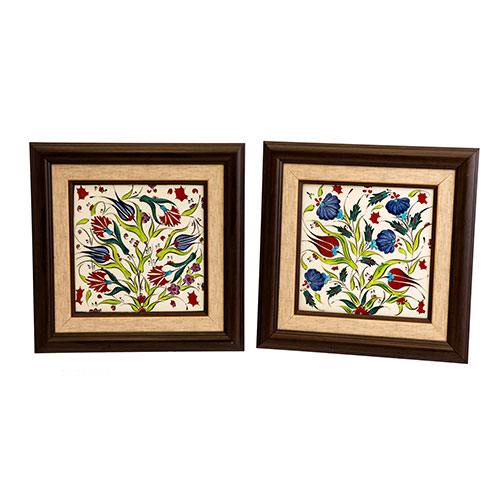 Sub.:18 - Lote: 1290 -  Lote de dos azulejos turcos iznik enmarcados.