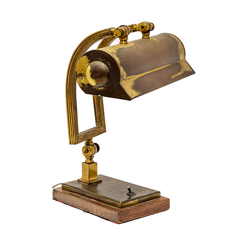 Sub.:18 - Lote: 197 -  L�mpara de mesa en metal dorado con base en m�rmol.