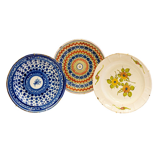 Sub.:18 - Lote: 1287 -  3 platos en cer�mica de Manises, s. XIX.