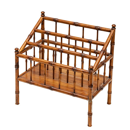 Sub.:18 - Lote: 1364 -  Revistero realizado en madera, imitando bamb�.