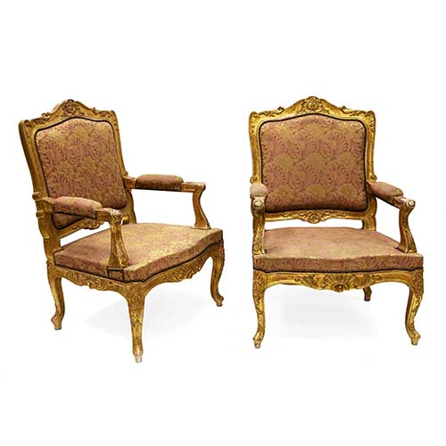 Sub.:18 - Lote: 329 -  Pareja de sillones dorados estilo regencia en madera tallada y dorada. Francia s. XIX.