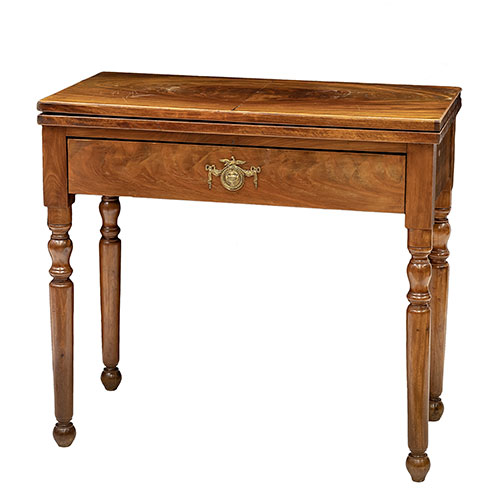 Sub.:18 - Lote: 1276 -  Mesa de juego francesa en madera de palma de caoba con patas torneadas y caj�n en cintura s. XIX.