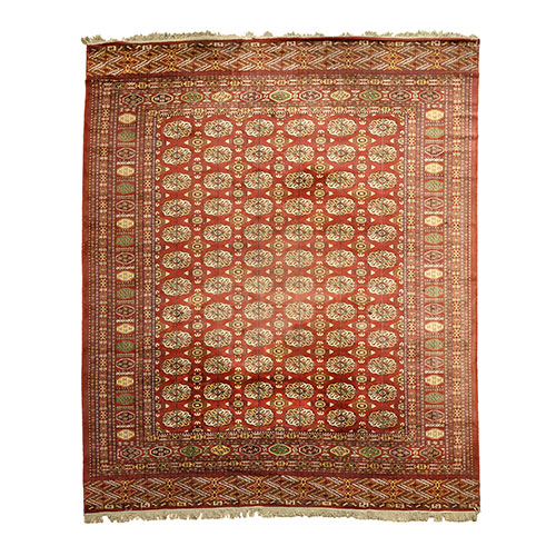 Sub.:18 - Lote: 1361 -  Alfombra oriental en lana con motivos geom�tricos en tonos granates y marrones.