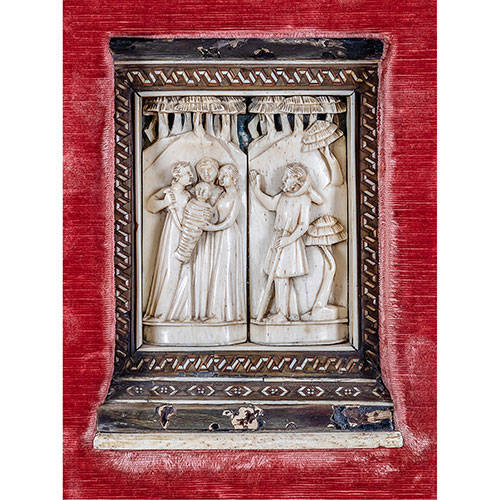 Sub.:18 - Lote: 1270 -  Dos relieves en hueso tallado representando al parecer el sacrificio de un reci�n nacido .Ambos est�n enmarcados en madera enriquecida con decoraci�n de taracea geom�trica realizada en hueso y maderas te�idas. Se trata de dos fragmentos de un 