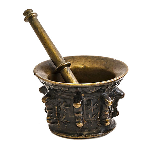 Sub.:18 - Lote: 324 -  Almirez de costilla en bronce dorado. S. XVII. Con decoraci�n de estrellas.