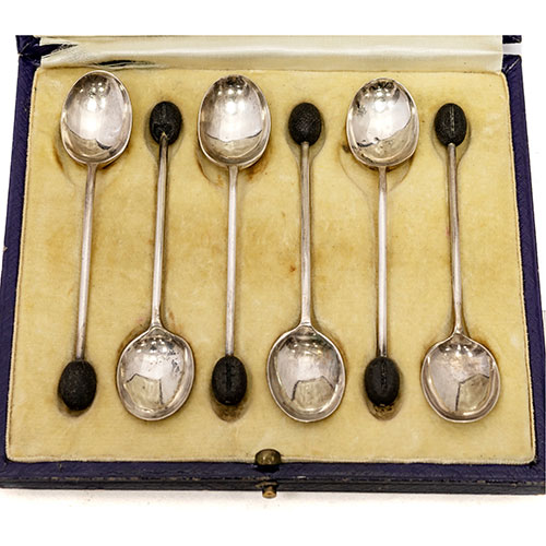 Sub.:18 - Lote: 1264 -  Lote de seis cucharillas en plata para caf�, en estuche original. Londres.