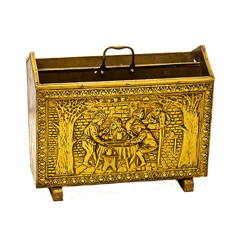 Sub.:18 - Lote: 1321 -  Revistero en metal repujado con escenas de taberna.