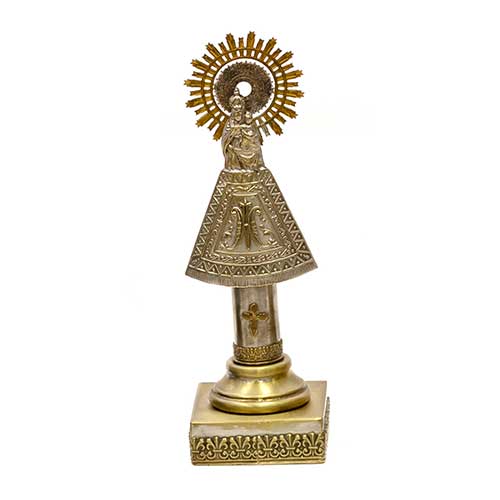 Sub.:18 - Lote: 308 -  Virgen del Pilar con manto triangular. Realizada en metal plateado.