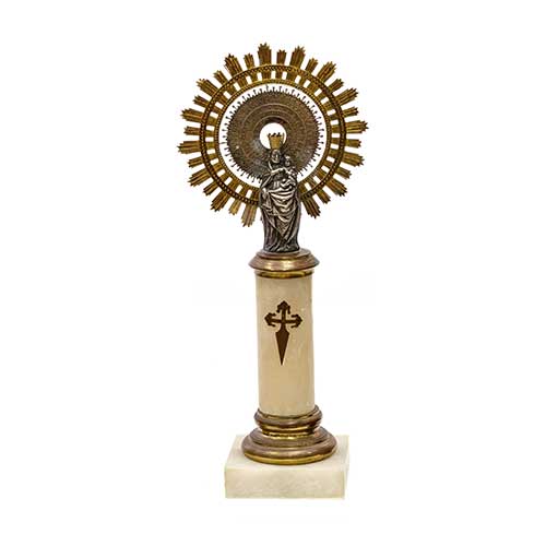 Sub.:18 - Lote: 309 -  Virgen del Pilar grande realizada en metal plateado con base de alabastro.