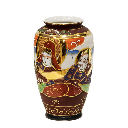Sub.:18 - Lote: 373 -  Jarroncito realizado en porcelana, estilo Satsuma. Con representacin oriental.