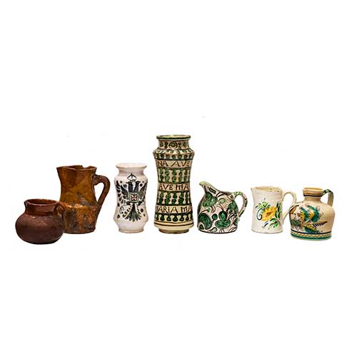 Sub.:18 - Lote: 232 -  Lote de siete jarras en cer�mica, con tonalidades verdes.