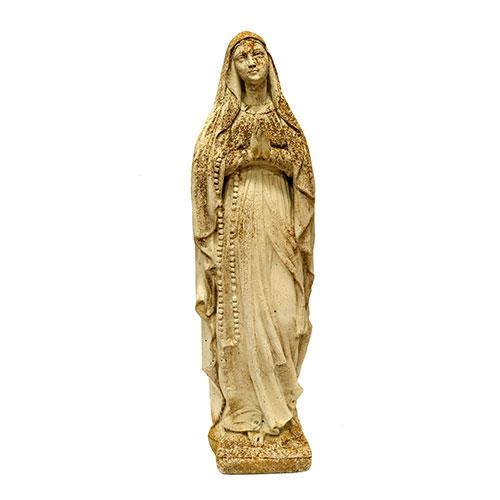 Sub.:18 - Lote: 1204 -  Virgen de Lourdes con rosario. En piedra artificial para exterior.