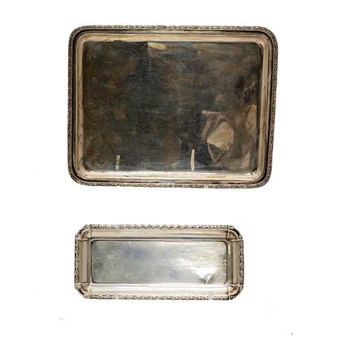 Sub.:18 - Lote: 166 -  Lote de dos bandejas en plata. Con cenefa cincelada en el borde. Peso: 336 gr.